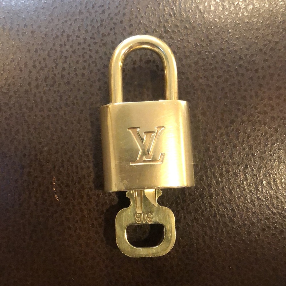LV Louis Vuitton Padlock Lock & Key 318